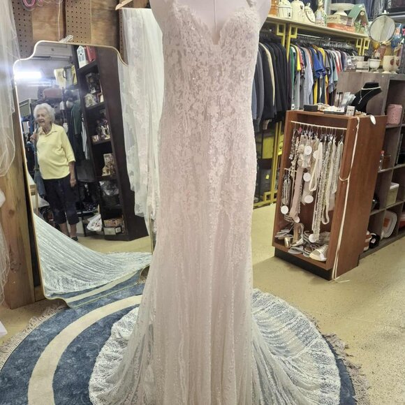 Rosa Clara "Debrah" Wedding Gown (Unaltered) - Picture 2 of 12